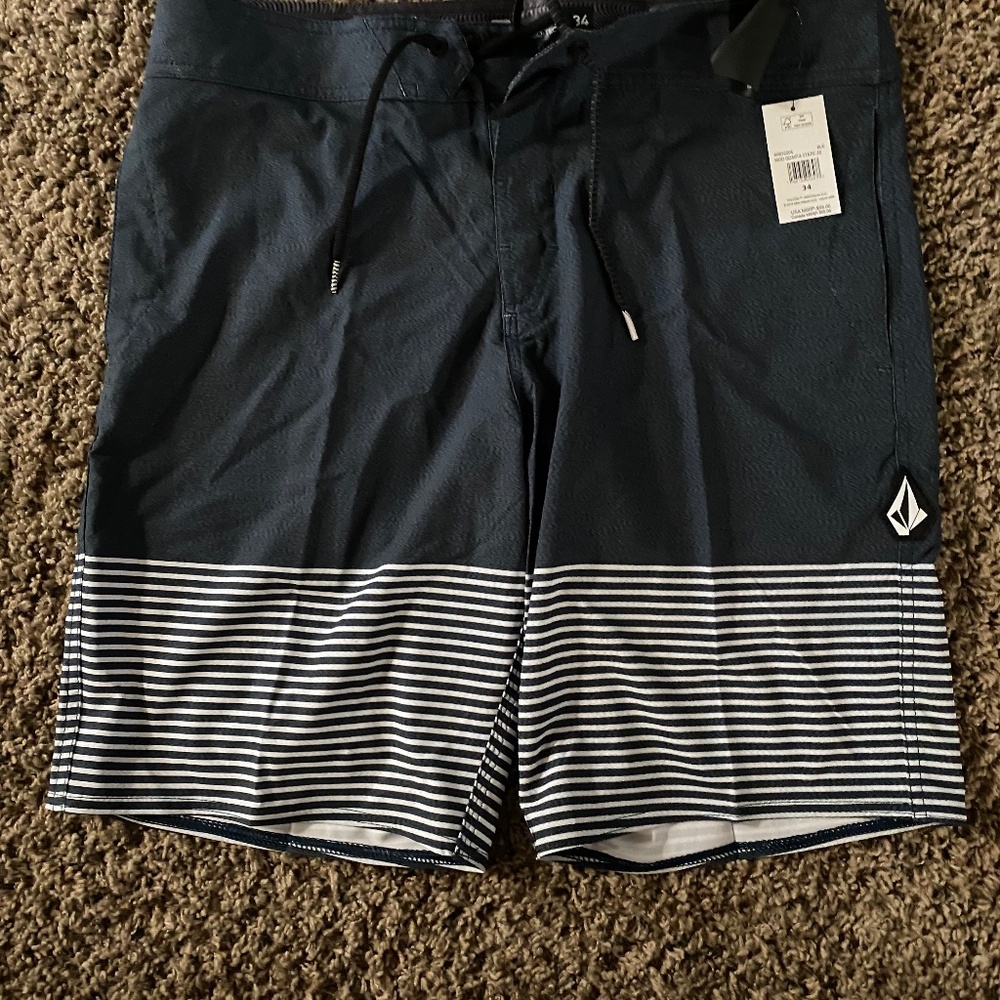 volcom mens boardshorts size 34 brand new with tags